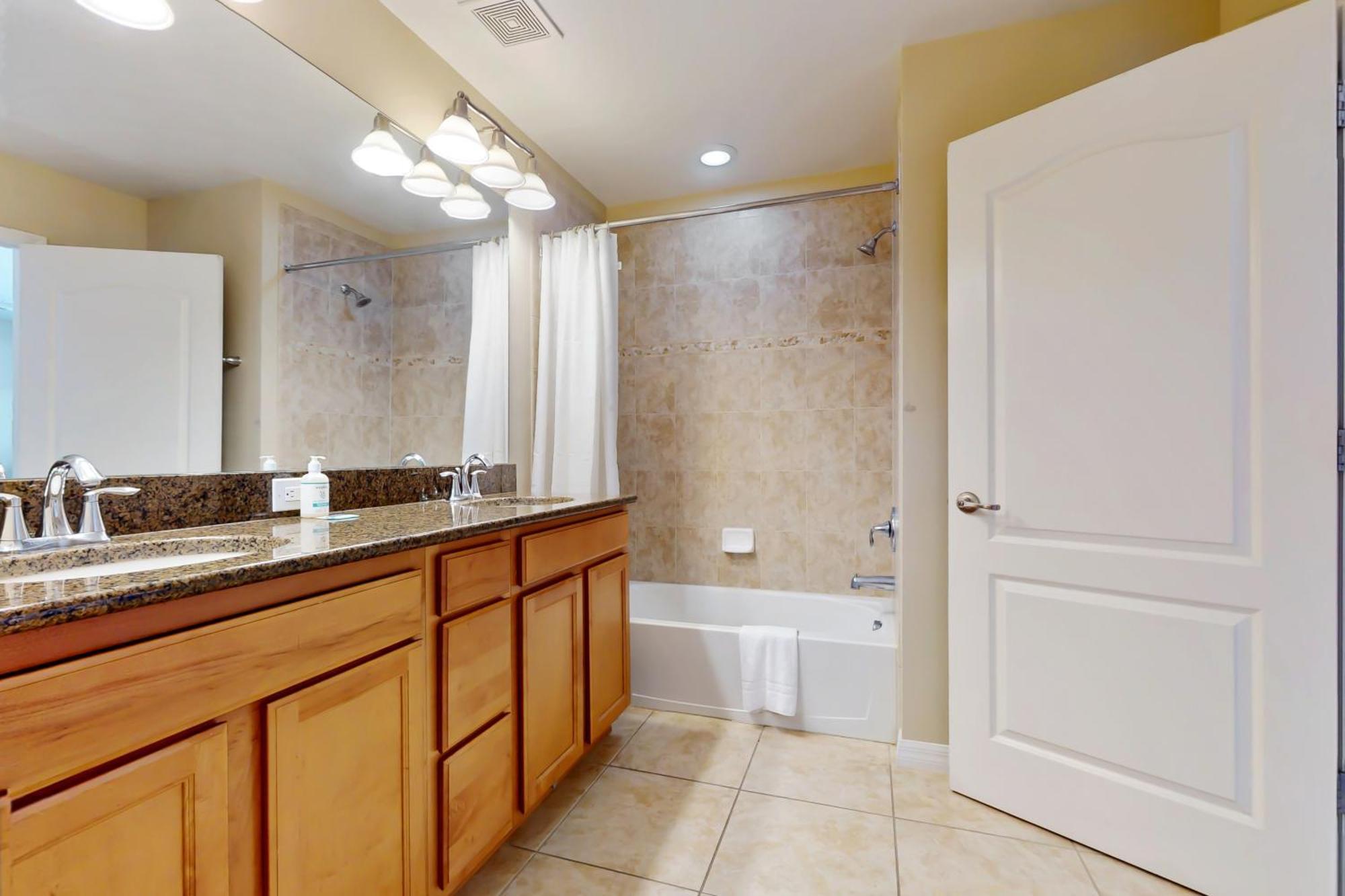 4 Bed 3 Bath Vacation In Holiday home
